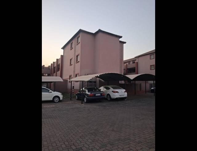 2 BEDROOM TOWNHOUSE FOR SALE IN CASTLEVIEW
